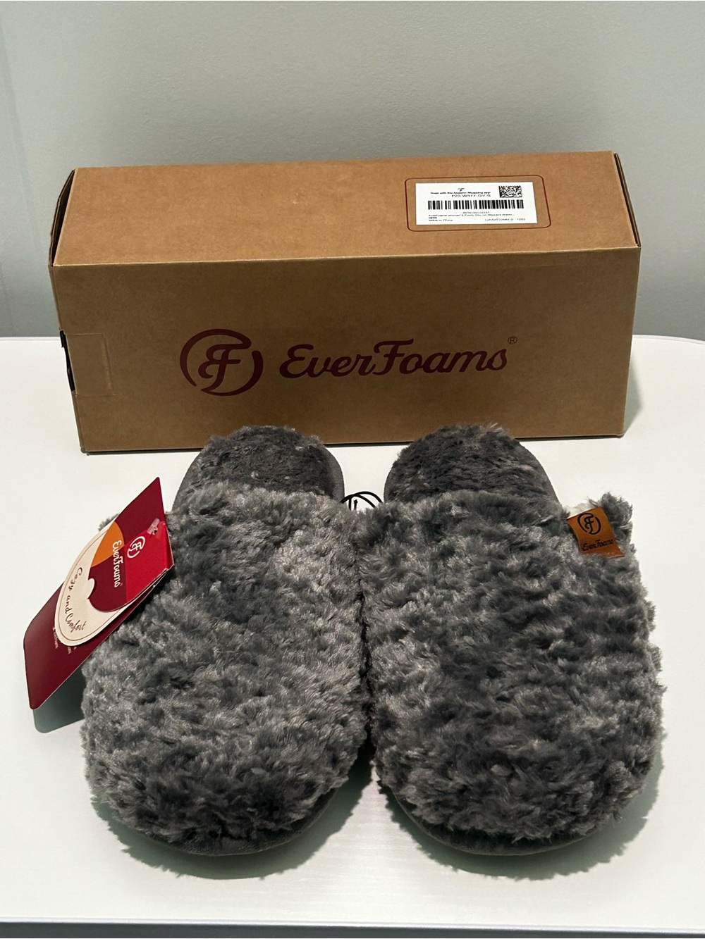 EverFoams Fuzzy Memory Foam Slippers NWT Gray US 5-6 UK 3-4 Box